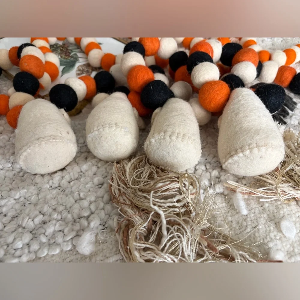 Lot of 2 Felt Pom Pom Halloween Ghost Garland - Picture 4 of 7